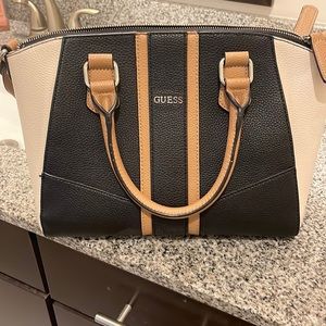 Black and white Guess Bag